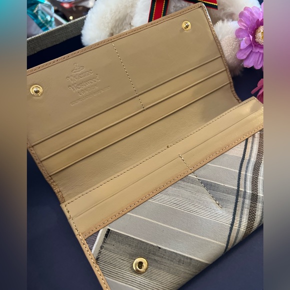 Vivianne Westwood wallet and watch - Picture 15 of 15